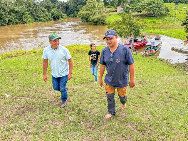Após decretar situação de emergência, Zé Luiz e Zeca do Pentencostes percorrem comunidades afetadas pelas enchentes