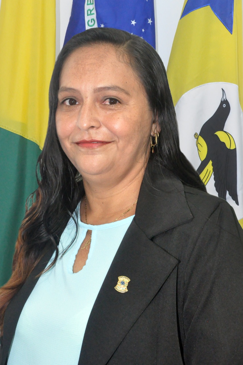 Reziane Barros comemora aprovação de projeto que acaba com cores partidárias em prédios públicos do município