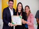 Vereadora Reziane Barros entrega à vice-governadora Mailza o título de cidadã manciolimense