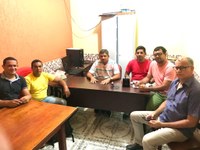 Vereadores de Mâncio Lima se reúnem com Prefeito em exercício para discutir o valor do combustível na cidade.