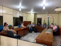 VEREADORES REÚNEM COM SECRETARIA DE SAÚDE DO MUNICÍPIO